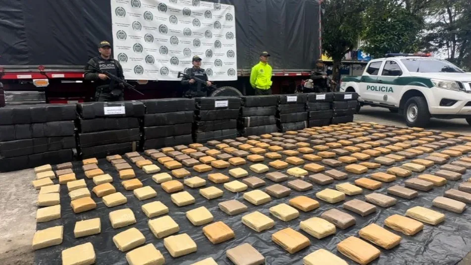 INCAUTAN MARIHUANA CAMUFLADA EN CAMION