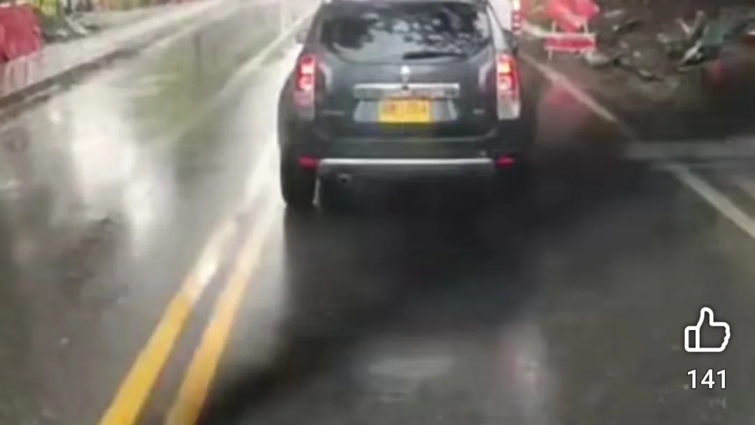 Lluvias y congestión vehicular afectan el paso por el peaje El Mango, Cauca