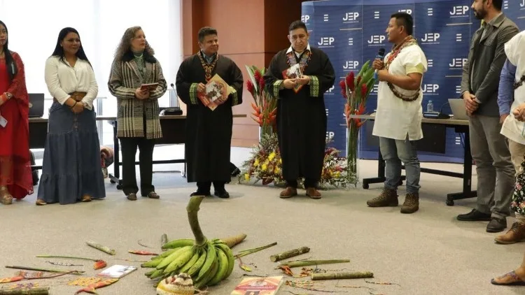 La JEP imputa crímenes de guerra a 10 exjefes de las FARC por ataques a indígenas