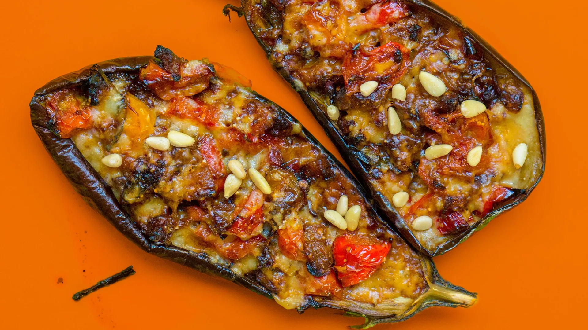 ¡Estas berenjenas rellenas de carne y queso quedan gratinadas y llenas de sabor!