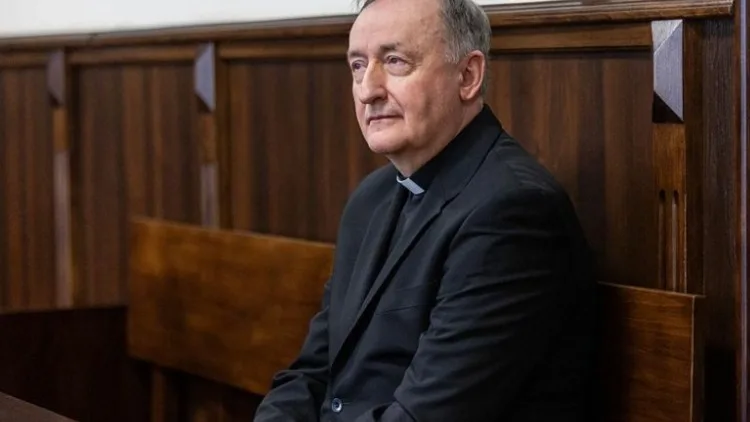 Condenan a obispo polaco por no denunciar abusos sexuales contra menores