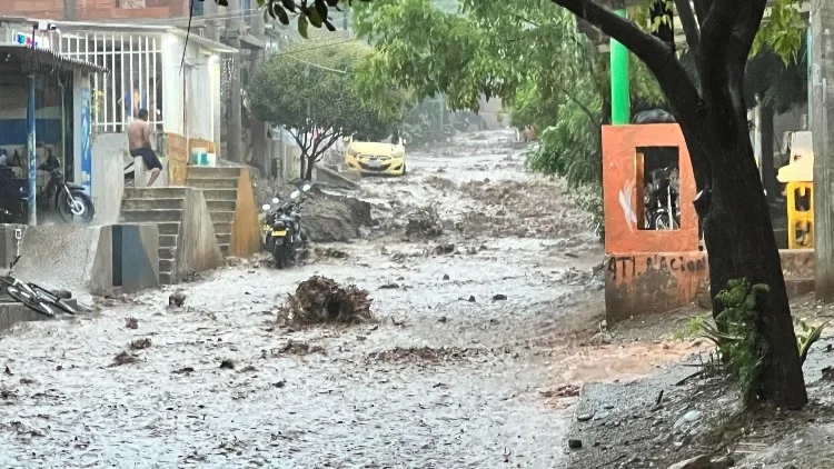 Fuerte aguacero y riesgo de tormentas eléctricas paralizan actividades en la costa norte