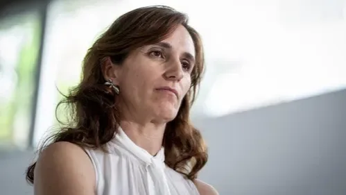 Mónica García lamenta que el Estatuto Marco siga sin aprobarse, pero defiende la gestión