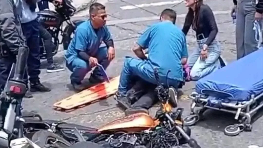 VIOLENTO CHOQUE ENTRE DOS MOTOCICLETAS DEJA VARIOS LESIONADOS EN PASTO