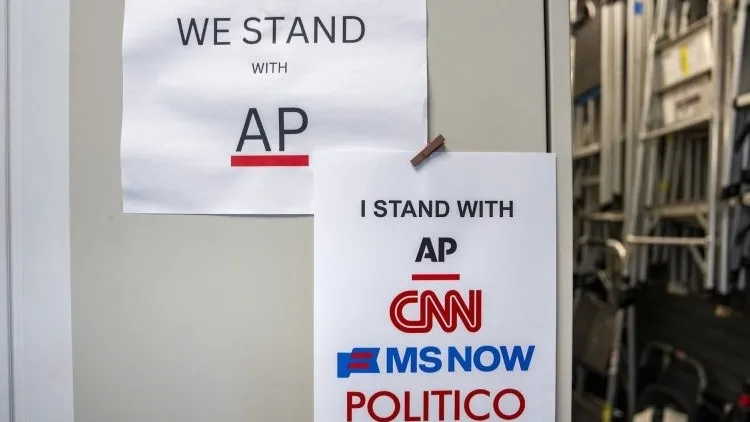 Juez de EE. UU. mantiene el acceso de CNN, MS NOW y Politico a la Casa Blanca