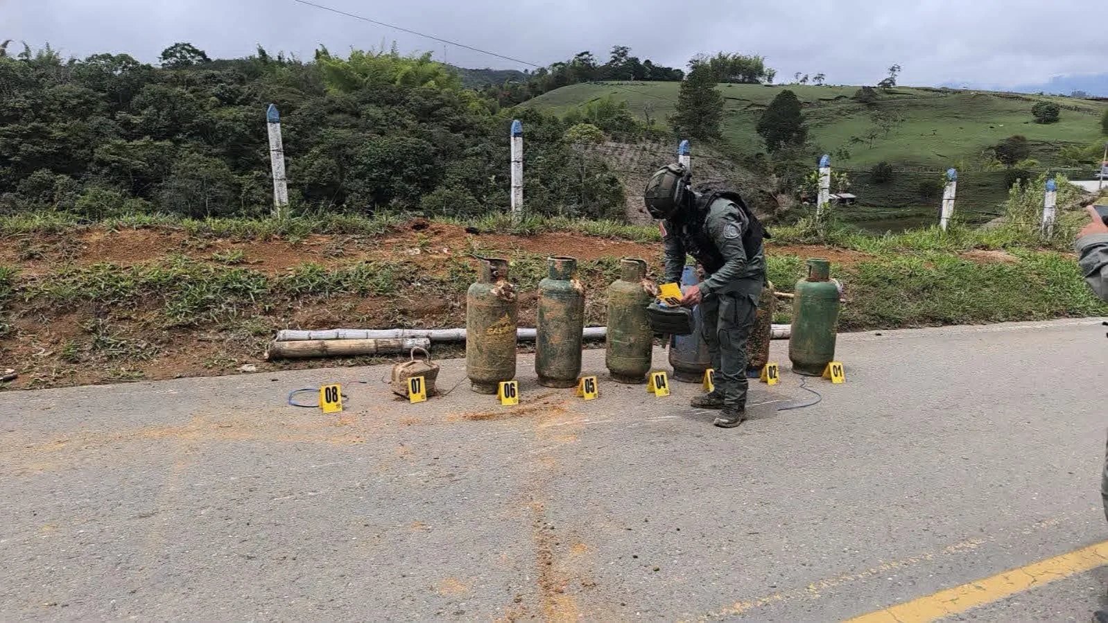 Hallan seis cilindros en la vía El Tambo–Popayán y alertan sobre riesgos para la comunidad