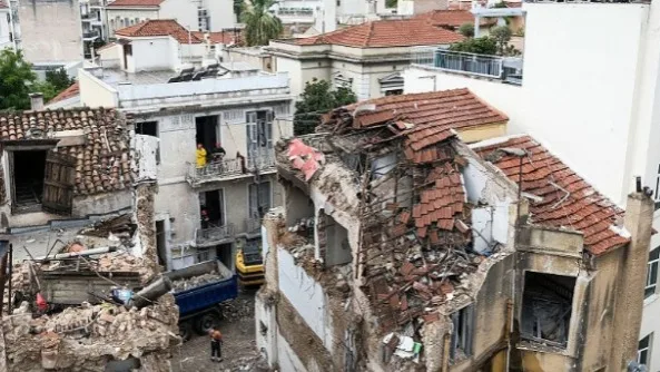 Grecia detiene a tres sospechosos por explosión que dejó seis muertos en Atenas
