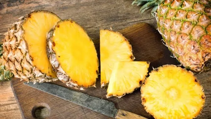 La piña: una fruta tropical que aporta vitaminas y favorece la digestión
