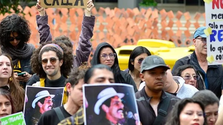 Protestas frente al Museo Nacional dejan choques y desvíos en Bogotá