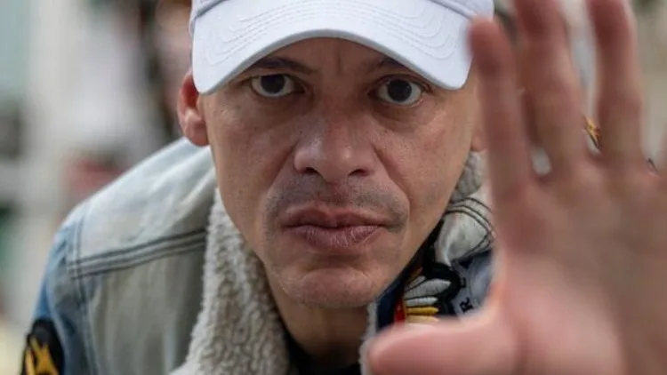 Vico C evoluciona favorablemente tras cirugía cervical en Antioquia