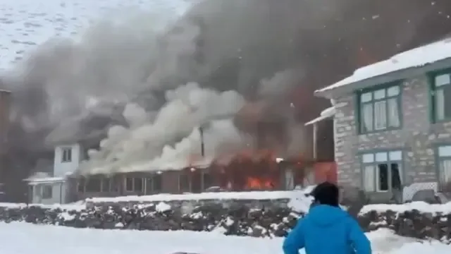 Incendio destruye hotel cerca del Everest en Nepal, sin víctimas