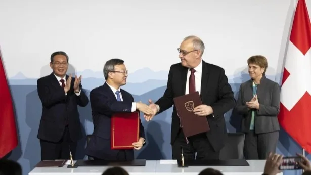 China y Suiza firman un acuerdo comercial que desafía el proteccionismo global