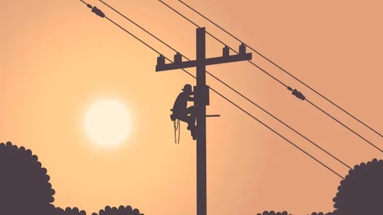 Hombre escala infraestructura eléctrica en vía pública y genera momentos de tensión