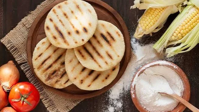 Arepas tradicionales colombianas: una receta fácil, económica y llena de sabor