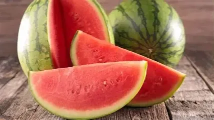 LA SANDÍA: UNA FRUTA EXQUISITA, REFRESCANTE Y LLENA DE BENEFICIOS PARA LA SALUD