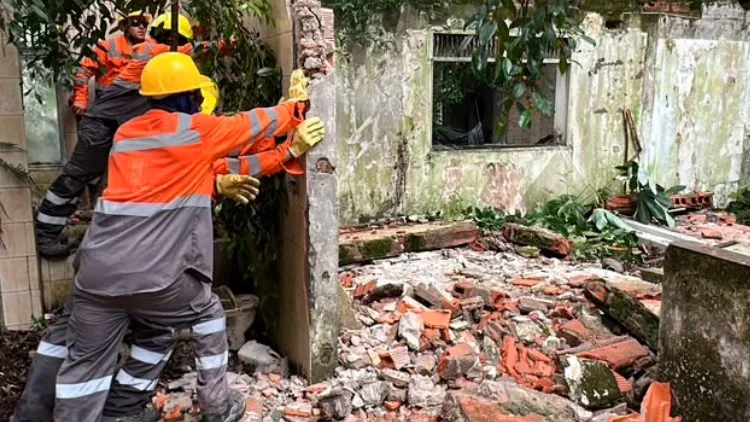 Medellín inicia la demolición de una casa vinculada a Pablo Escobar