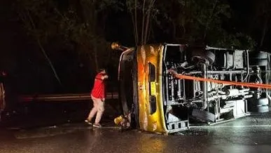 Grave accidente del bus de la agrupación de Alexis Escobar.