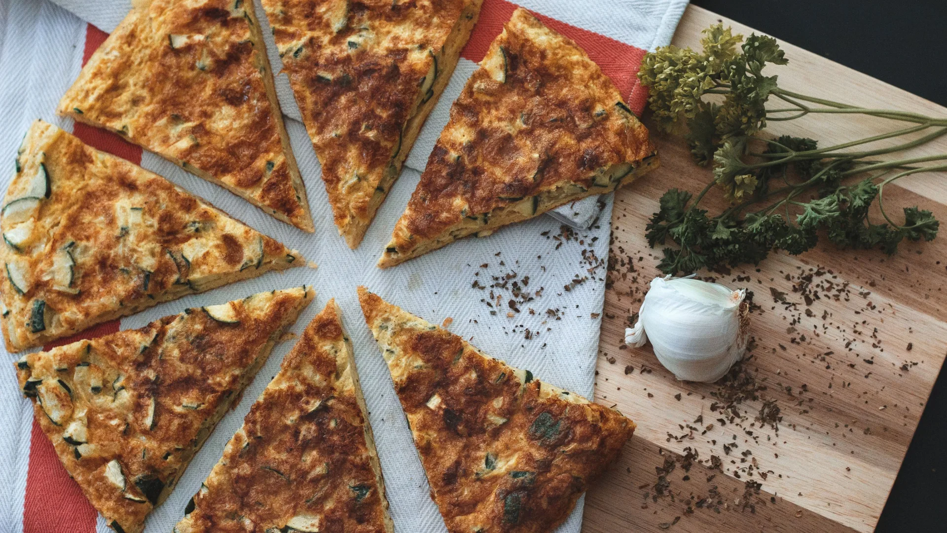 Tortilla española de calabacín y papa: una receta fácil, económica y llena de sabor