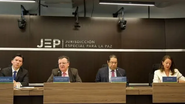 JEP imputa a diez exjefes de las FARC por crímenes contra indígenas