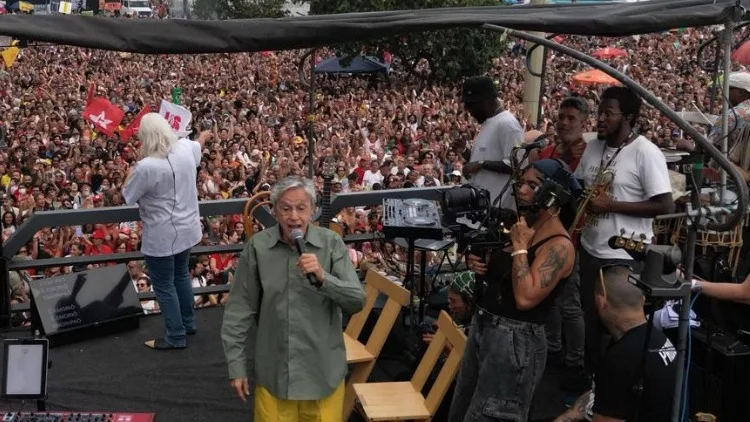 Artistas brasileños respaldan a Lula en un acto multitudinario en Copacabana
