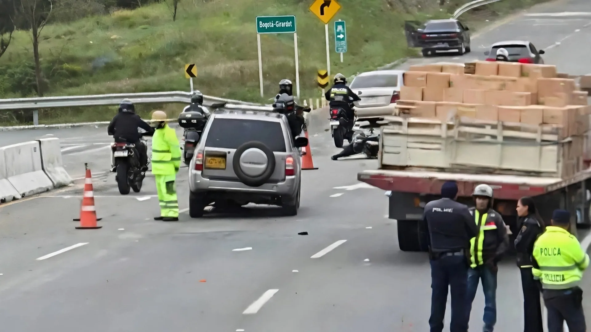Tragedia en vía Bogotá-Girardot durante puente: dos motociclistas murieron