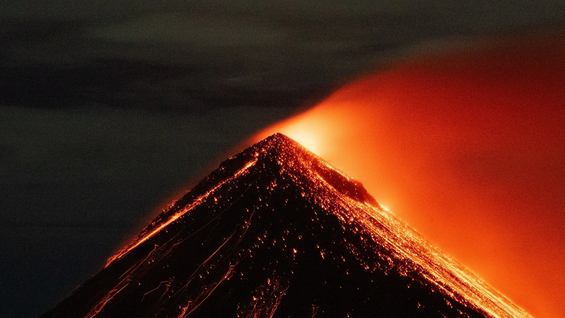 Hay volcanes ocultos bajo el océano que pueden crear nuevas islas y transformar el fondo