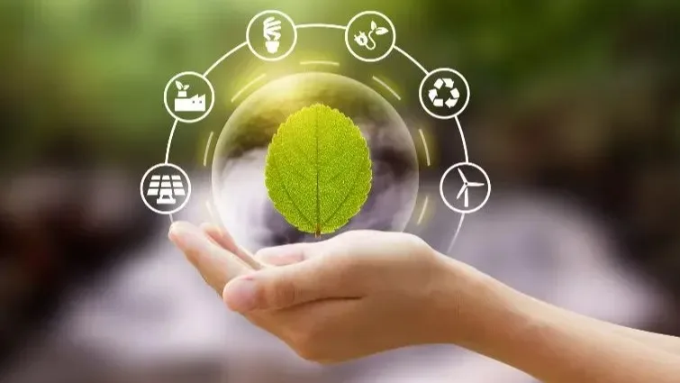 Destinos turísticos adoptan modelos de energía limpia y residuos cero