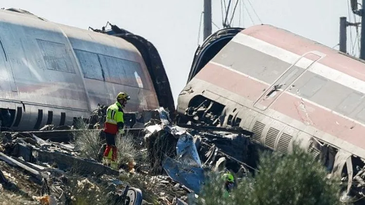 España confirma 69 muertos tras el choque de dos trenes de alta velocidad en Toledo