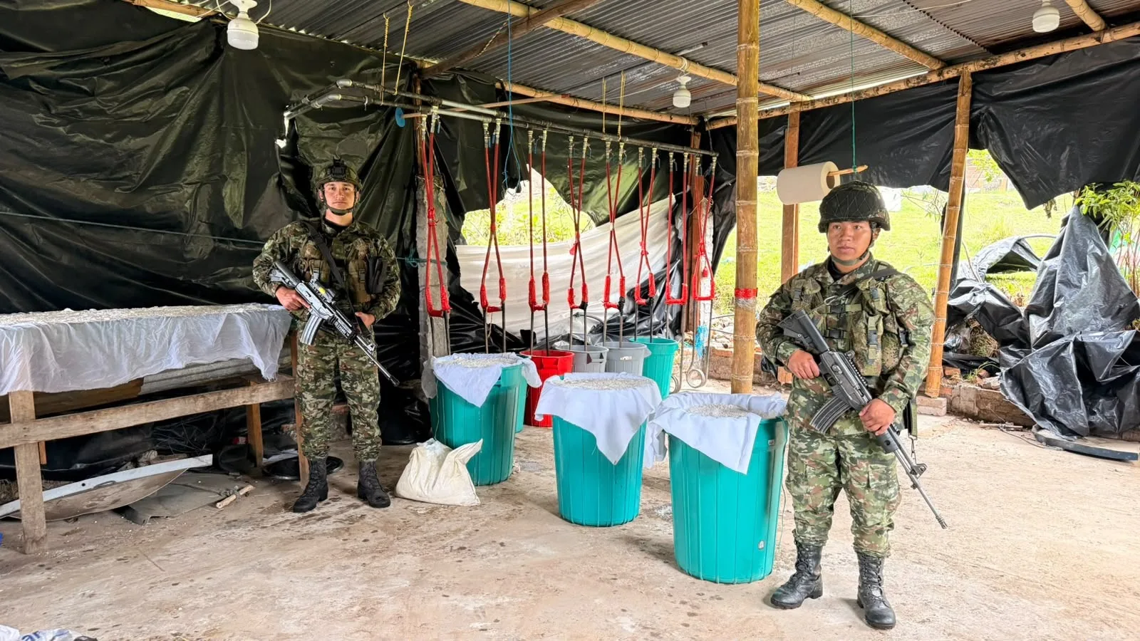 Ejército destruyó complejo para procesar cocaína en Mallama, Nariño.