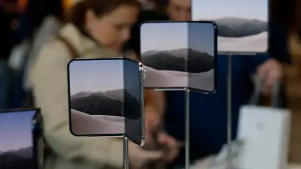 iPhone Duo: usuarios reportan grietas en la pantalla plegable tras pocos días de uso