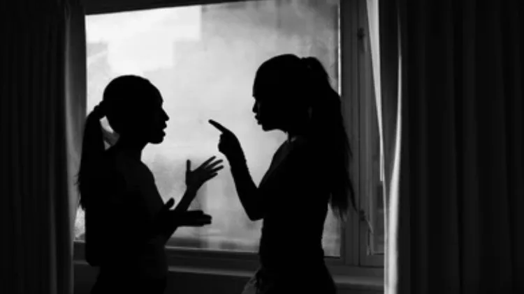 Un altercado entre dos mujeres genera tensión en una comunidad tras reiteradas amenazas