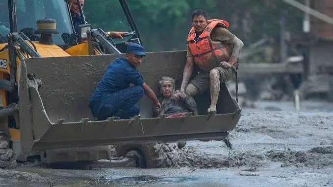 NEPAL: INUNDACIONES DEJAN CINCO DESAPARECIDOS