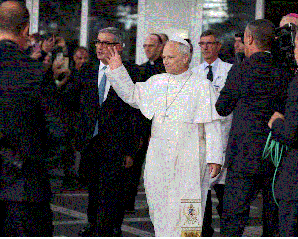 El papa León XIV salió del hospital tras ser operado de un tumor canceroso en el pulmón