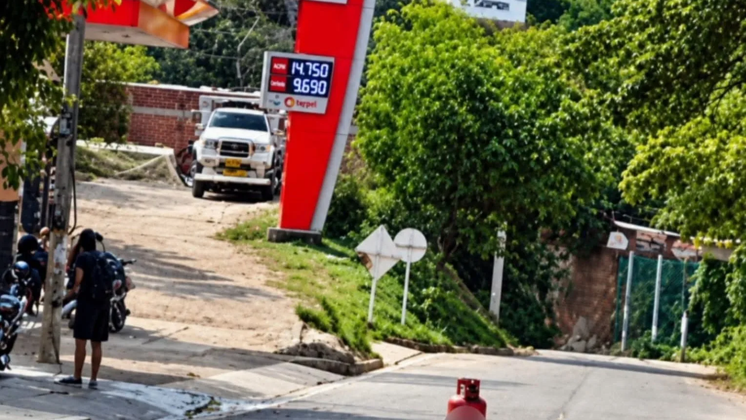 Cierran entrada a El Carmen, Catatumbo, por cilindro sospechoso con insignias del ELN