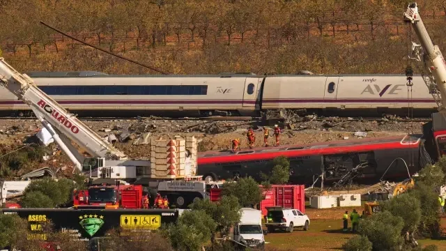Investigan una cadena de fallos tras el choque de un AVE y un tren Iryo en España