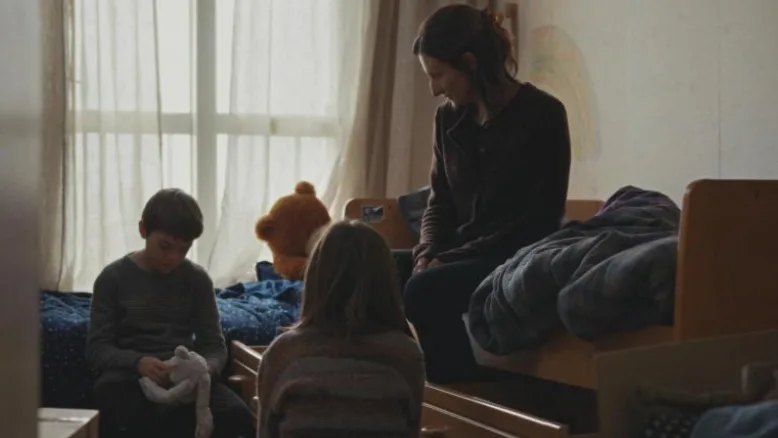 ‘Los niños están bien’: una película sobre la ausencia y los lazos familiares