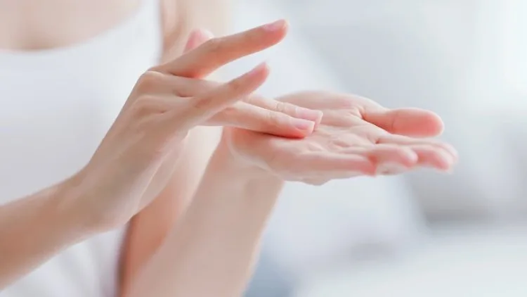 Expertos evalúan el impacto de fórmulas cosméticas con hidratación para la salud cutánea
