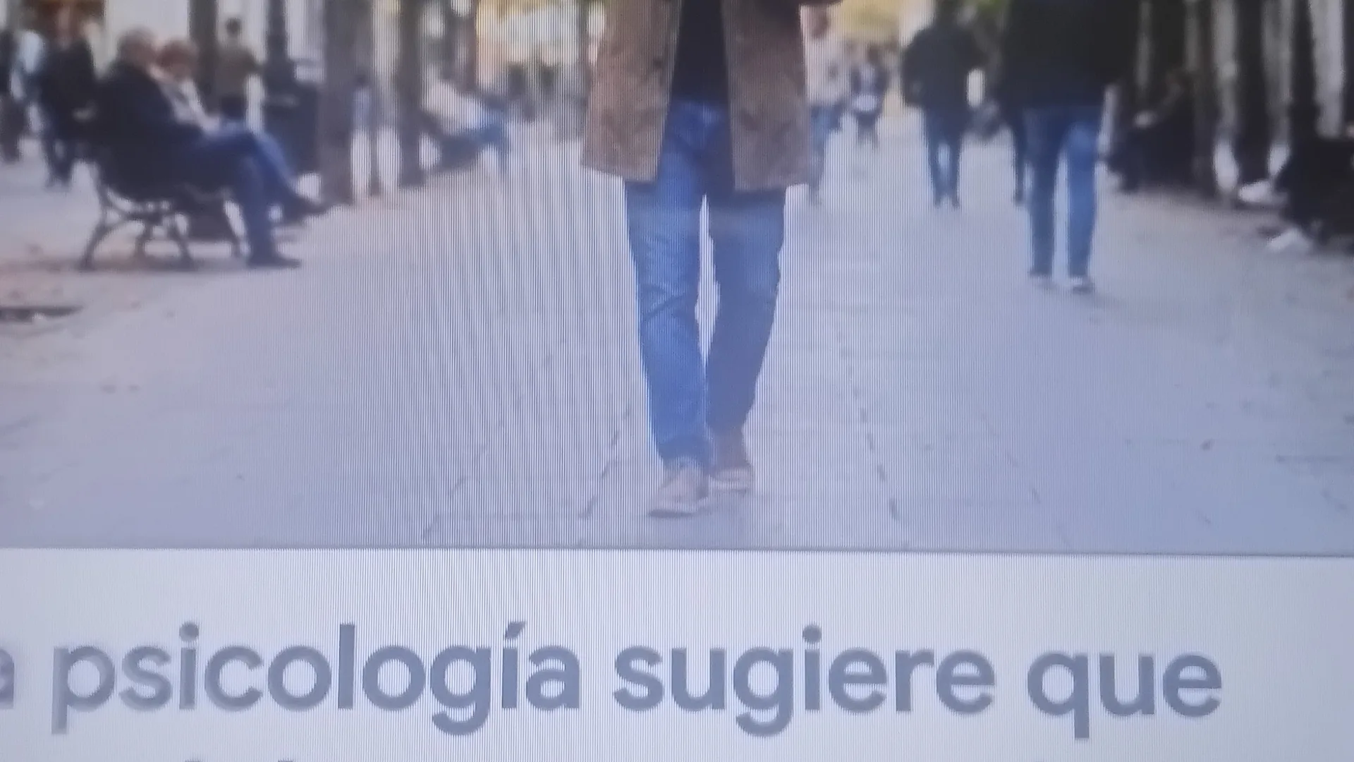 La psicología sugiere que los adultos que necesitan caminar cuando hablan por teléfono son