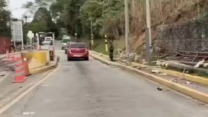 Habilitan paso a un carril en importante vía tras atentado registrado contra un peaje