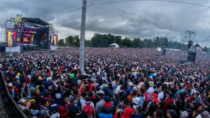 Rutas de transporte masivo garantizan movilidad para asistentes a festival musical masivo