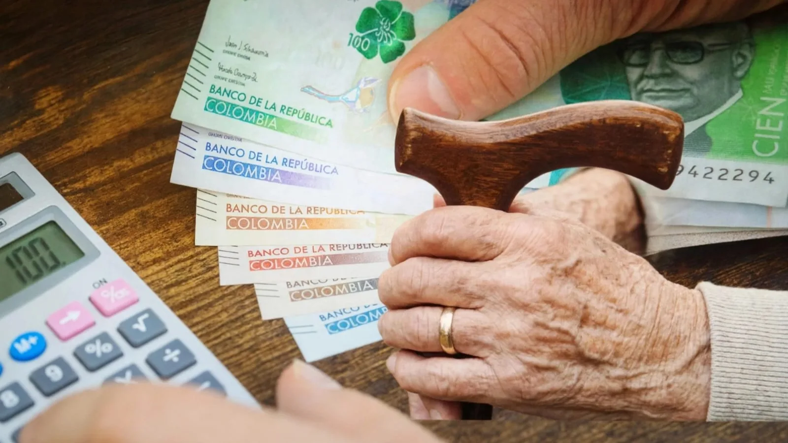 Pensionados de fondos privados piden intervención al presidente De la Espriella