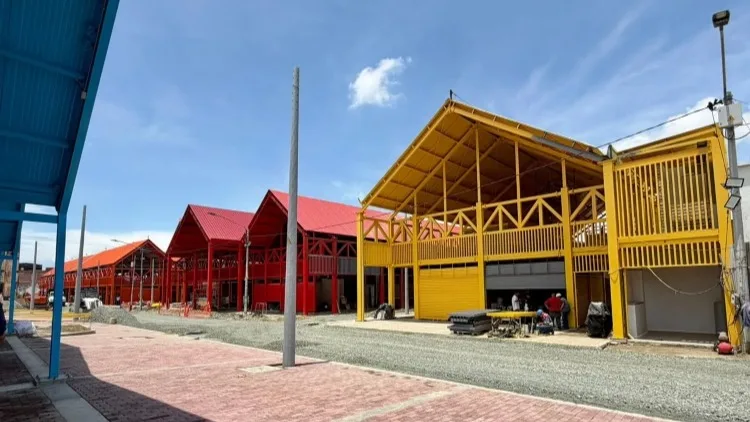 Renovación integral de centro del mercado alcanza 93% de avance en su infraestructura