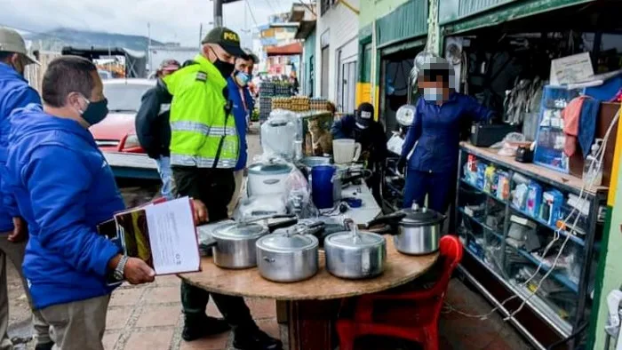 Continúa proceso de recuperación del espacio público en las aceras de Pasto