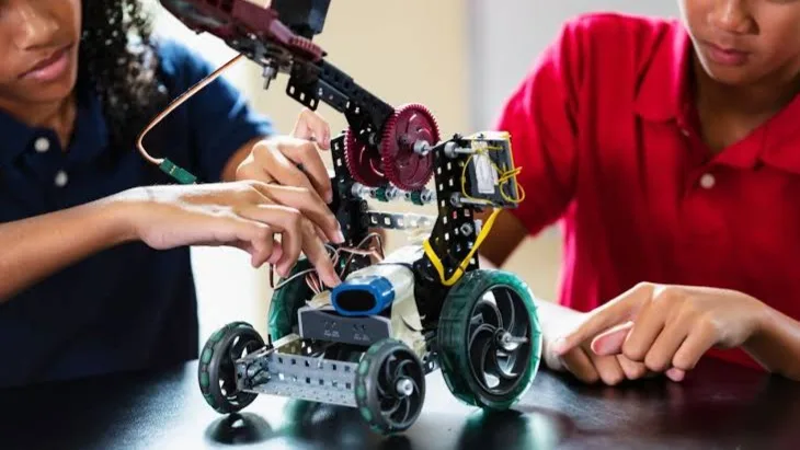 Estudiantes de colegio público de Yumbo triunfan en torneo mundial de robótica