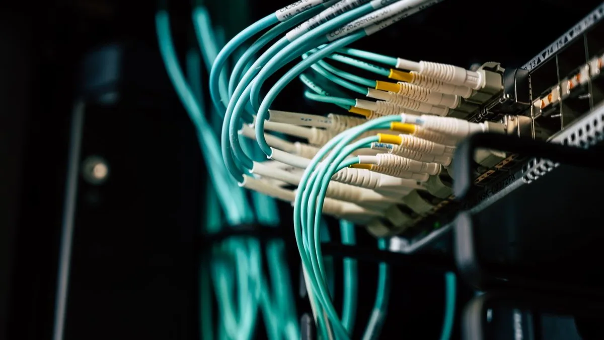 Gigantes tecnológicos impulsan centros de datos con refrigeración líquida para IA