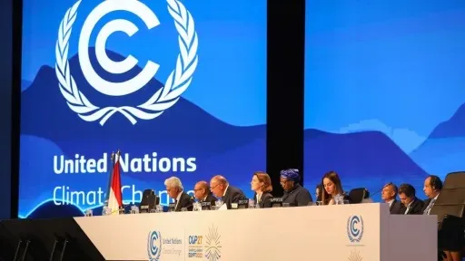 Países acuerdan un borrador histórico para el fondo de pérdidas climáticas