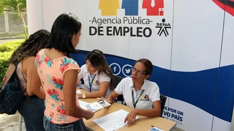 Comercio, industria y transporte impulsan el empleo en Colombia: desempleo cae al 8 %