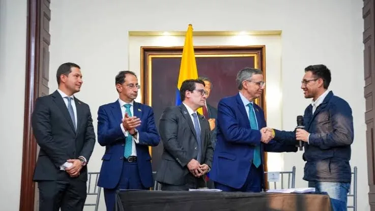 Gobierno radica ley de rescate económico para enfrentar crisis fiscal