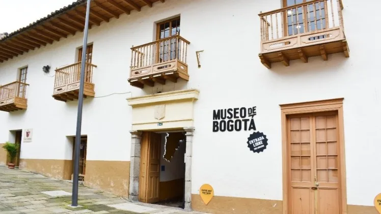 Exposición artística oficial exhibe obras inéditas sobre transformaciones y memorias