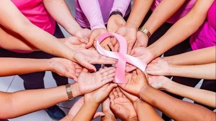 Entidades oficiales arman paquetes de autocuidado para apoyar a mujeres con cáncer